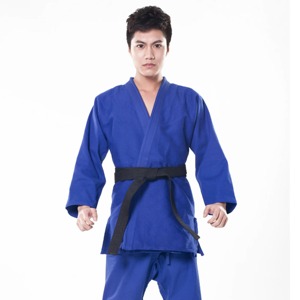 Traje de karate y BJJ personalizado para hombres, con su propio logo en la chaqueta de tejido perlado y pantalones ripstop, fabricante y proveedor. - Product Image 6