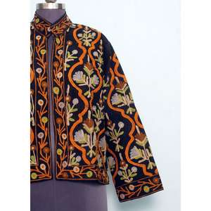 Chaqueta Étnica Tradicional con Bordado, Diseño Exclusivo, Hecha a Mano, Chaqueta Bomber para Mujer, Inspirada en la Herencia Artística - Product Image 2