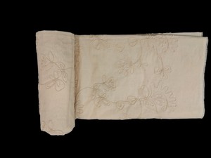 Tela Bordada con Cordón de Algodón Blanco de Primera Calidad - Diseño Floral Intrincado para Prendas de Lujo y Manualidades - Product Image 4