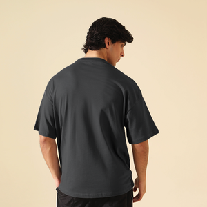 T-shirt décontracté pour homme en coton gris fumé foncé, coupe carrée, manches courtes, col rond, couleur unie, tricot jersey, coupe régulière, respirant - Product Image 3