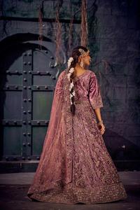 Collection de robes de mariée en velours opulent, entièrement ornées de pierres de jarkan étincelantes, tissu en filet, tenue de mariage royale - Product Image 3