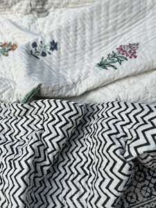 Stylish Luxurious Ultra Soft Printed Western <b>Comforter</b> <b>Set</b> Winter Season Breathable Eco-friendly 100% Organic Cotton Quilt - Product Image 2