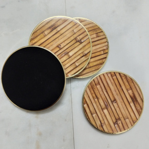 Ensemble de sous-verres ronds en bois faits à la main avec surface à motif en bambou naturel et base noire, sous-verres décoratifs pour le thé et le café - Product Image 1