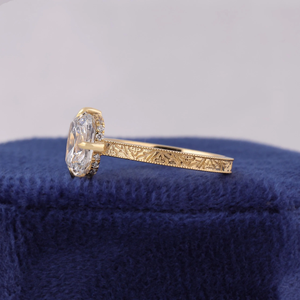 Bague de fiançailles en diamant taille coussin, or blanc, sertissage à griffes, style classique, pour femme - Product Image 4