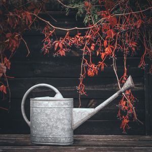 Arrosoir en métal multi-usages pour les tâches de jardinage intérieur/extérieur, bec long, construction durable, poignée facile à utiliser, ATS - Product Image 3