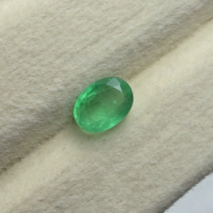 Esmeralda Colombiana Natural Certificada de 7x5 MM, Corte Ovalado, Color Verde Intenso, Piedra Preciosa Suelta de 0.98 Quilates - Product Image 5