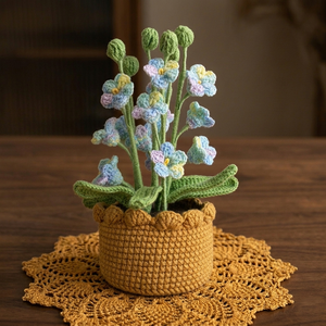 Maceta de flores de olvido-ya-no-más-te-olvides hecha a mano con ganchillo, decoración amigurumi con hilo tejido para decoración del hogar o del escritorio de la oficina, regalo. - Product Image 2