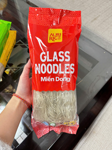 บะหมี่แก้วคุณภาพสูง บรรจุถุงแบบสำเร็จรูป รับผลิตแบบ OEM/ODM 400 กรัม แป้งมันสำปะหลัง 85% น้ำสะอาด 15% เวอร์มิเชลลีแห้ง อาหารแห้ง - Product Image 3
