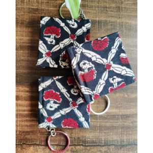 Libreta con Llavero Floral Rojo y Negro, Bloc de Notas Promocional con Elegante Diseño Floral - Product Image 2