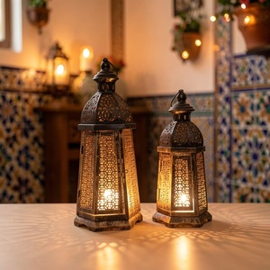 Lanterne marocaine vintage en bronze noir avec décorations ajourées complexes, porte-bougie décoratif pour la décoration de la maison pendant le Ramadan - Product Image 2