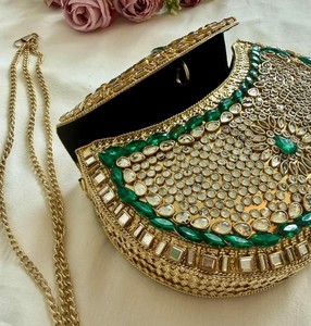 Sac de rangement de luxe fait main en métal Kundan, pochette brodée de pierres de cristal violettes pour femme, idéal pour mariage, mariée, soirée - Product Image 6