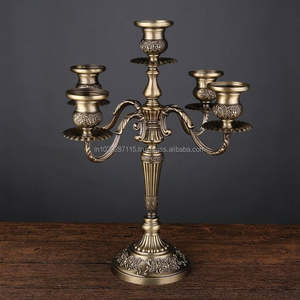 Candelabro de latón de estilo tradicional de cinco brazos perfecto para mesas elegantes, banquetes formales y ambientes de comedor vintage - Product Image 5