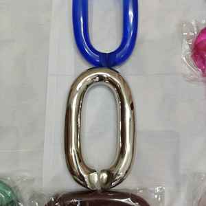 โซ่เรซิ่นขนาดใหญ่สองสีพร้อมลวดลายศิลปะพื้นบ้าน โดดเด่นด้วยความหลากหลายของสีสันสำหรับตกแต่งบ้าน - Product Image 3