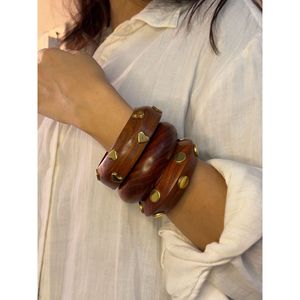 Ensemble de bracelets en bois faits à la main pour femmes, bijoux ethniques traditionnels pour tous les jours et les occasions spéciales - Product Image 1