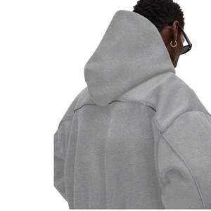 Sudadera con capucha de algodón grueso para hombre, estilo oversize, con hombros caídos, estampado por transferencia térmica y ribetes en contraste. - Product Image 4