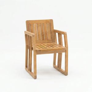 Chaise de salle à manger moderne et contemporaine en bois Felcia avec accoudoirs, design écologique et durable pour appartement et entrepôt - Product Image 3