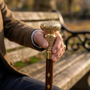 Canne de marche en bois artisanale avec poignée dorée gravée, canne de marche vintage pour gentleman, canne décorative classique, cadeau personnalisé - Product Image 1