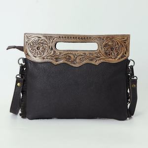 Bolso bandolera de cuero bohemio estilo western con pelo de vaca - Product Image 2