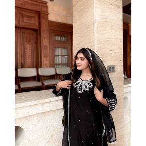 Conjunto de Diseñador con Top y Pantalón con Dupatta para Fiestas, Talla XL - Product Image 3