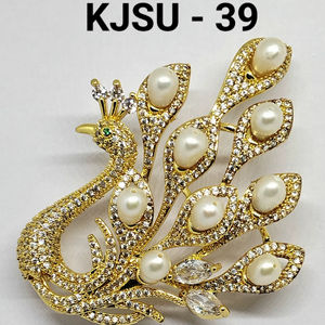 เข็มกลัดมุกน้ำจืดดีไซน์นกยูงหรูหราสำหรับผู้ชายและผู้หญิง ชุบทอง - Product Image 5