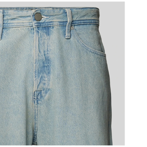 กางเกงยีนส์ขาสั้นผู้ชายสไตล์ลำลองปักลายแบบดิสเทรส คุณภาพสูง ซักแล้วทรงหลวม ระบายอากาศได้ดี เป็นมิตรกับสิ่งแวดล้อม บริการ OEM ปี 2026 - Product Image 6