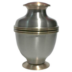 Urnas de cremación para adultos de latón clásico de alta calidad y superior con acabado dorado y negro para funeral para almacenamiento de cenizas humanas - Product Image 4