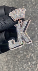 Colgante de Moissanita Personalizado con Corona y Letra Inicial 3D, Dos Tonos, VVS, Plata S925, Oro Rosa - Product Image 5