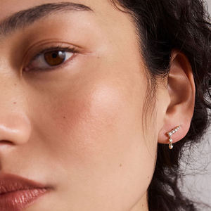 Pendientes colgantes curvos de plata de ley 925 y oro de 14K con diamantes cultivados en laboratorio, tipo climber con perforación graduada - Product Image 6