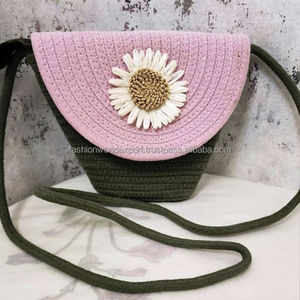 กระเป๋าสะพายคาดตัวโบฮีเมียนสีเทอร์ควอยส์ทำด้วยมือพร้อมโครเชต์เดซี่สายเชือกถักแบบมีแผ่นปิดสีแทนและเน้นลายดอกไม้ - Product Image 4