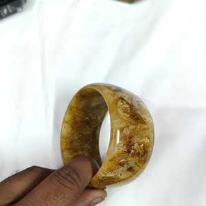 Bracelet rond en résine écologique fait main, artisanat artistique, objet de collection, accessoire de bijouterie pour la Saint-Valentin - Product Image 3