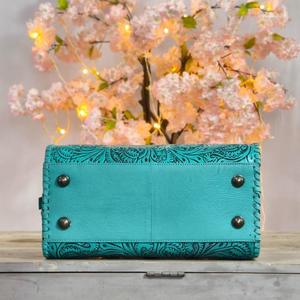 Bolsa de Viaje de Cuero Turquesa de Lujo con Relieve, Cierre de Concho, Cremallera Superior y Asa, para Mujer - Product Image 5