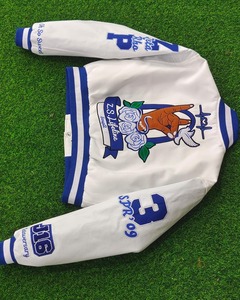 Chaqueta Universitaria de Satén Zeta Phi Beta Blanca y Azul con Parches Bordados de la Hermandad Griega, Fabricante OEM Personalizado, Carcasa de PU Impermeable - Product Image 4