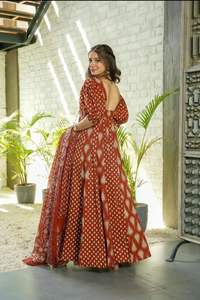 Impresionante Conjunto de Vestido Anarkali con Vuelo Amplio en Algodón Fresco, Todas las Tallas para Adultos, Ropa de Boda con Dupatta Estampada a Juego - Product Image 3