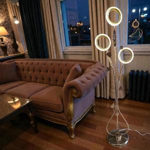 Lampadaire moderne en métal avec trois abat-jour circulaires en verre, lumière LED blanc chaud pour salon, design contemporain - Product Image 1