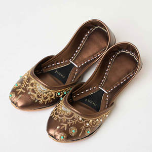 Venta en Línea: Khussas Resistentes para Mujer, a la Moda, Antideslizantes, con Estampado Personalizable, Suela de Cuero, Suministro Directo de Fábrica, Precio Bajo - Product Image 1