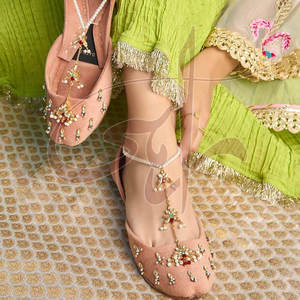 Vente en gros professionnelle de chaussures Khussa pour femmes, tendance de la mode, imprimées, antidérapantes, taille et couleur personnalisées, prix bas - Product Image 4