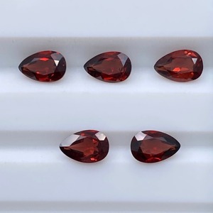 ผู้จัดจำหน่ายพลอยโกเมนธรรมชาติจากโมซัมบิก ขนาด 6x8 มม. รูปทรงลูกแพร์ เจียระไนสีแดง สำหรับขายต่อ โกเมนปรับขนาด ผู้จัดจำหน่าย B2B - Product Image 2