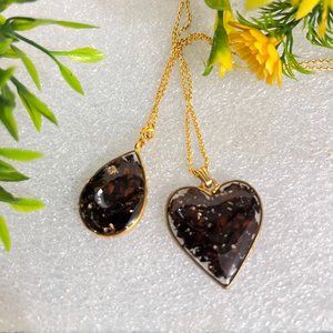 Collier pendentif cœur noir pour soirée, prix de gros, avec résine artistique scintillante dorée et bijoux plaqués or pour filles - Product Image 6