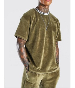 Ensemble de t-shirts et shorts en velours uni pour hommes, survêtement d'été en velours surdimensionné, design personnalisé, vêtements de sport pour la course à pied - Product Image 2