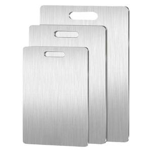 Tabla de cortar de metal para cocina con superficie antiarañazos - Product Image 1