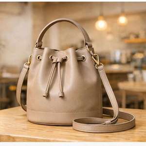 Esta cartera larga para mujer, delgada y minimalista, está diseñada para una organización eficiente con múltiples compartimentos. - Product Image 2