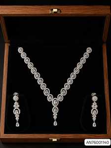Conjunto de Collar y Aretes A.D Silver para Mujer, Diseño Geométrico con Cristales de Imitación, Alta Calidad, Último Diseño, Plateado para Fiestas - Product Image 1