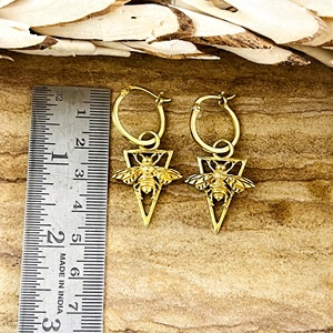 Último Diseño Pendientes de Aro Boho con Abeja, Pendientes Tribales de Latón para Mujer, Joyería Colgante de Abeja Chapada en Oro de 18k, Aros Geométricos al por Mayor/OEM - Product Image 5