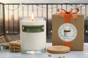 Vela aromática en frasco para la celebración del Día de Acción de Gracias, con aroma a higo y abeto, es la forma perfecta de iluminar una reunión familiar. - Product Image 3