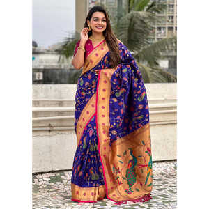 Sari en soie Paithani violet, tissé avec des fils de zari, robe de soirée élégante - Product Image 1