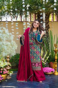 Traje cómodo de crepé natural estampado y con trabajo Aari, con pantalón palazzo y dupatta. Elegante ropa india para mujer. - Product Image 2