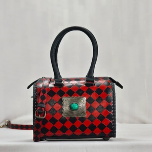 Bolso de Hombro Walla Personalizado 2026 de Cuero Genuino de Vaca con Diseño a Cuadros Negro y Rojo, Cierre de Cremallera y Forro de Algodón - Product Image 4