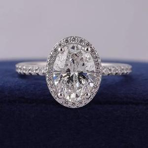 Anillo de Compromiso con Halo de Diamantes de Corte Ovalado en Oro Blanco, Anillo con Halo Oculto, Banda de Diamantes Pavé, Anillo Nupcial de Lujo, Joyería Fina con Diamantes - Product Image 1