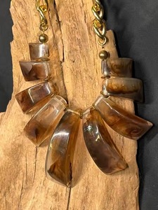 Collar de lujo hecho a mano, joyería de resina marrón, joyería de resina ahumada, collar geométrico, joyería llamativa con efecto. - Product Image 2