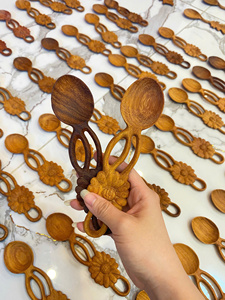 ช้อนไม้แกะสลักลายดอกไม้สามดอก ขนาด 16 ซม. งานฝีมือสุดพิเศษจากเวียดนาม ขายส่ง - Product Image 2
